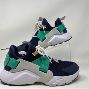 Pre owned women’s Nike air huarache cry low size 8